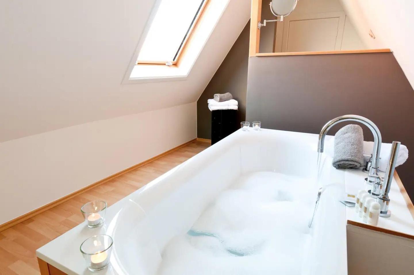 Brugse Charme Huis Met Tuin Aan Het Water 8P Брюгге Экстерьер фото