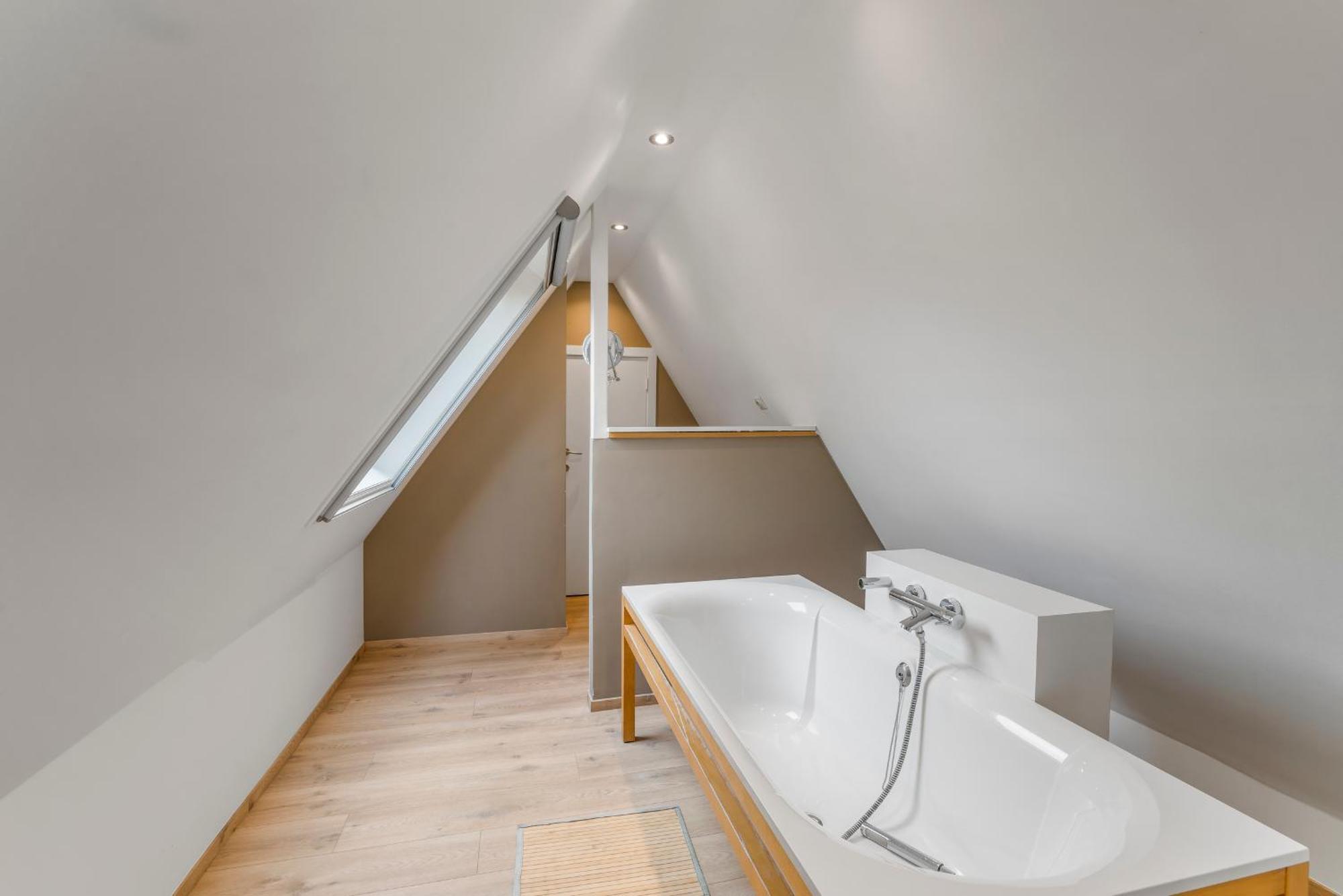 Brugse Charme Huis Met Tuin Aan Het Water 8P Брюгге Экстерьер фото